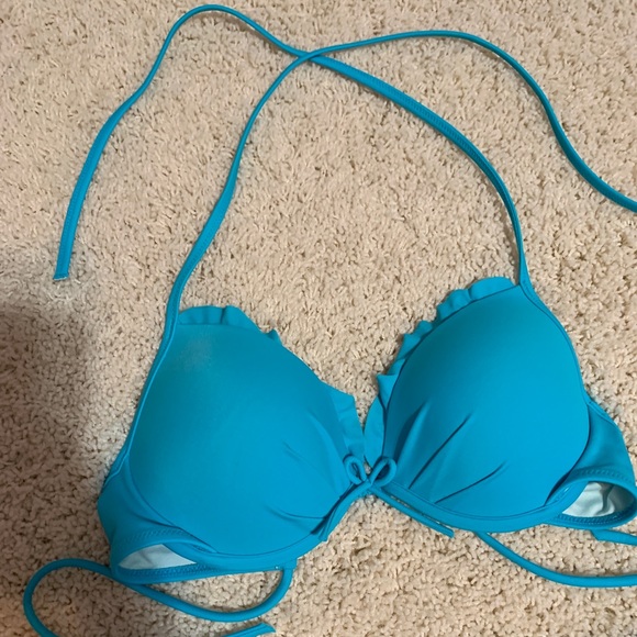 Victoria’s Secret bikini - Picture 2 of 4